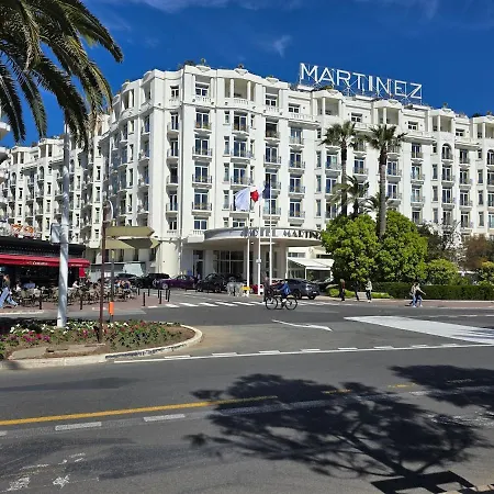 Croisette Modern Am Cannes